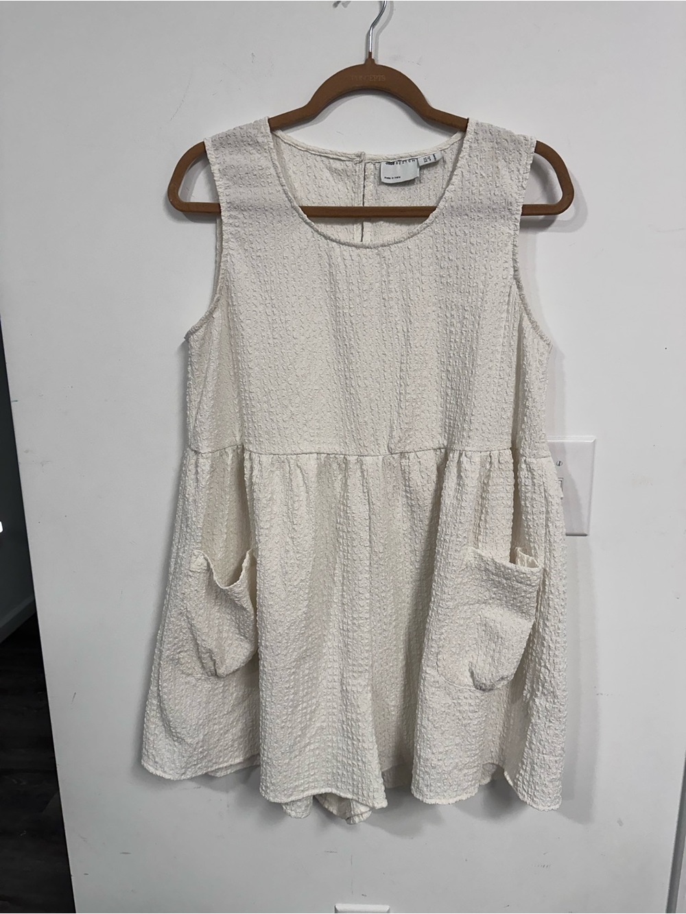 ASOS Maternity Sleeveless Tiered Mini Rumper in White - Picture 4 of 5